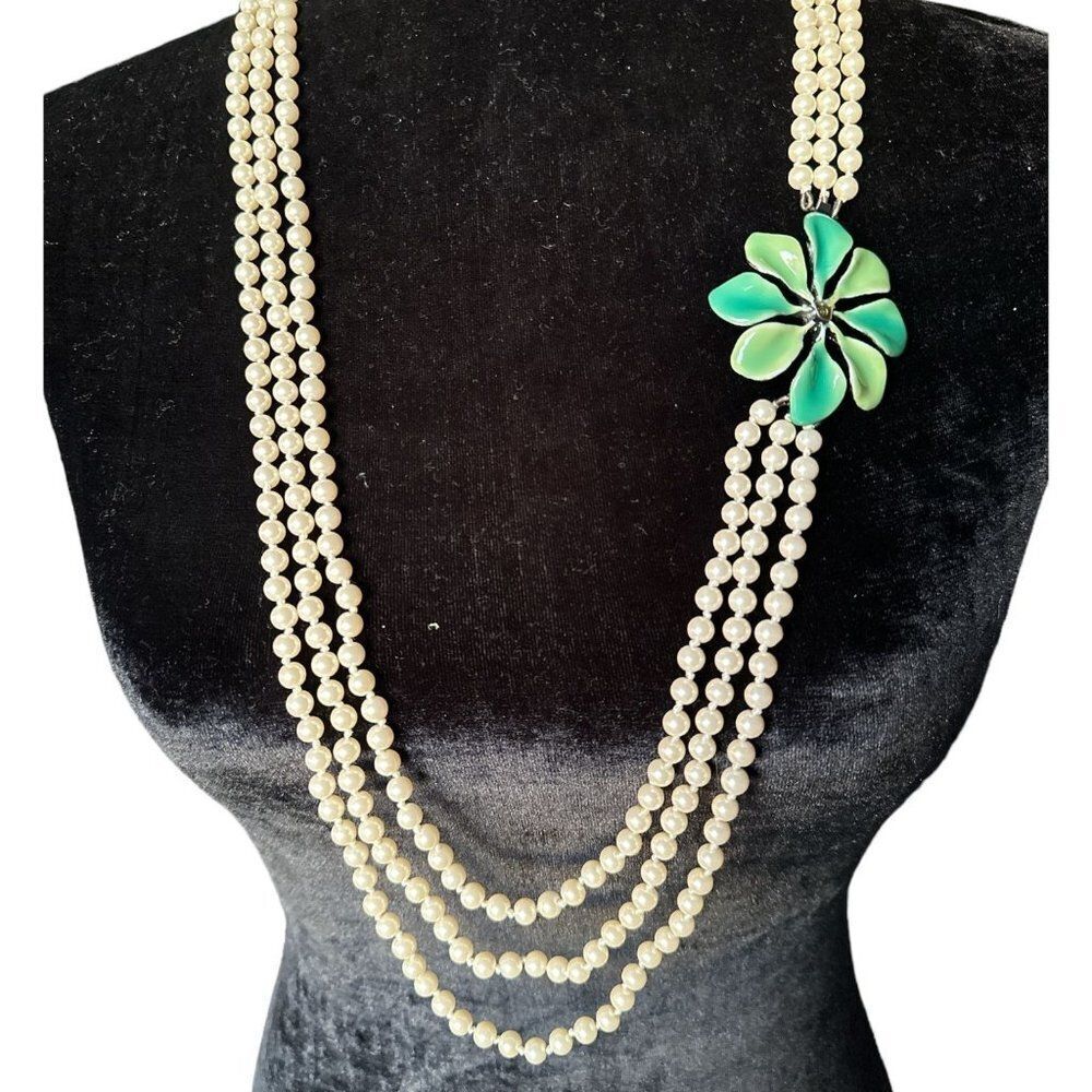 Asymmetric Large Enamel Flower with Faux Pearl Layered Beaded Necklace Box Clasp